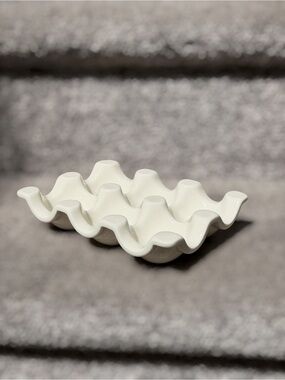 Fishs Eddy Farmers Market 6 Egg Tray White Ceramic Cottagecore Kitchen Farmhouse
